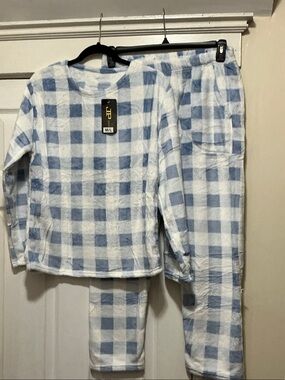 Cozy Blue & White Check Women's Fleece Pajama Set - Unbranded